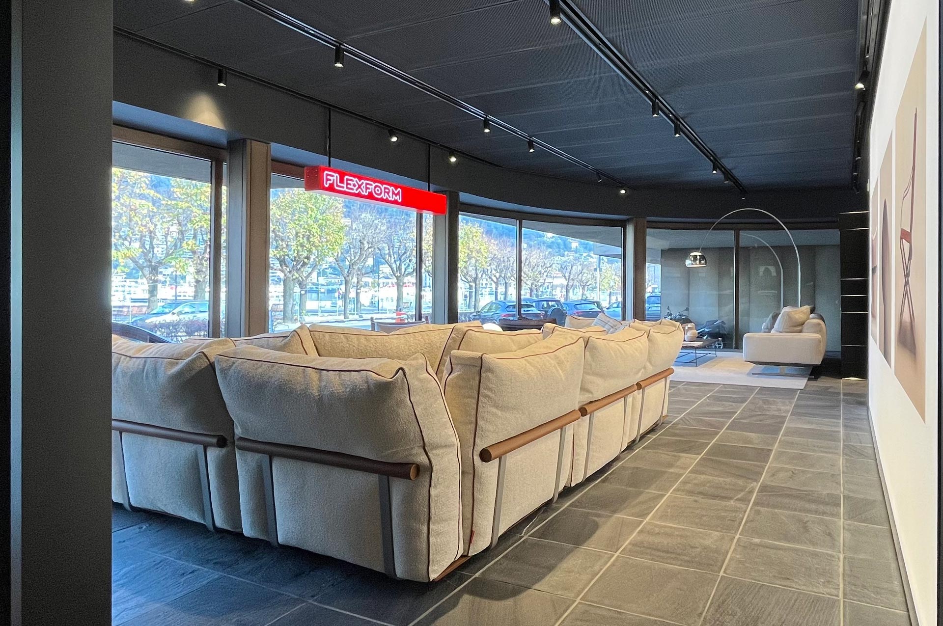 Flagship Store FLEXFORM COMO - by GEROSA DESIGN